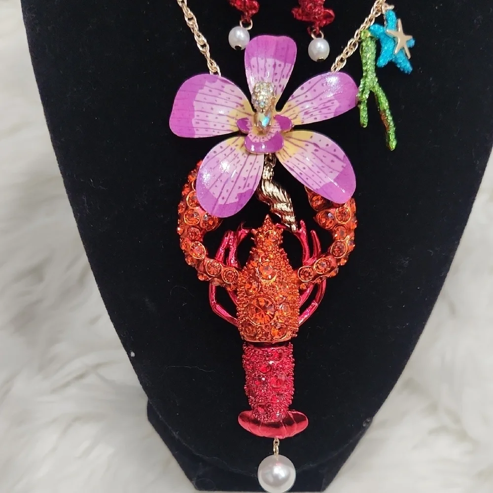 🦞▪️Betsey Johnson▪️ Rhinestone Lobster Necklace  and Earring Bundle Set